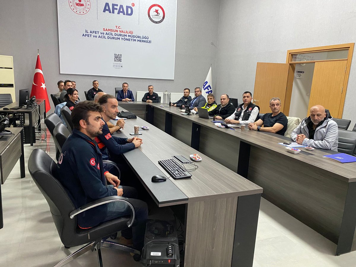 AFAD_Samsun's tweet photo. Meteoroloji 10. Bölge Müdürlüğü’nün 095 nolu uyarısına göre; Samsun çevrelerinde bugün (29.09.2025 Pazartesi) akşam saatlerinden yarın (30.09.2025 Salı) sabah saatlerine kadar kuvvetli sağanak yağış beklendiğinı bildirmesi üzerine; https://t.co/4OdCOP8f5K