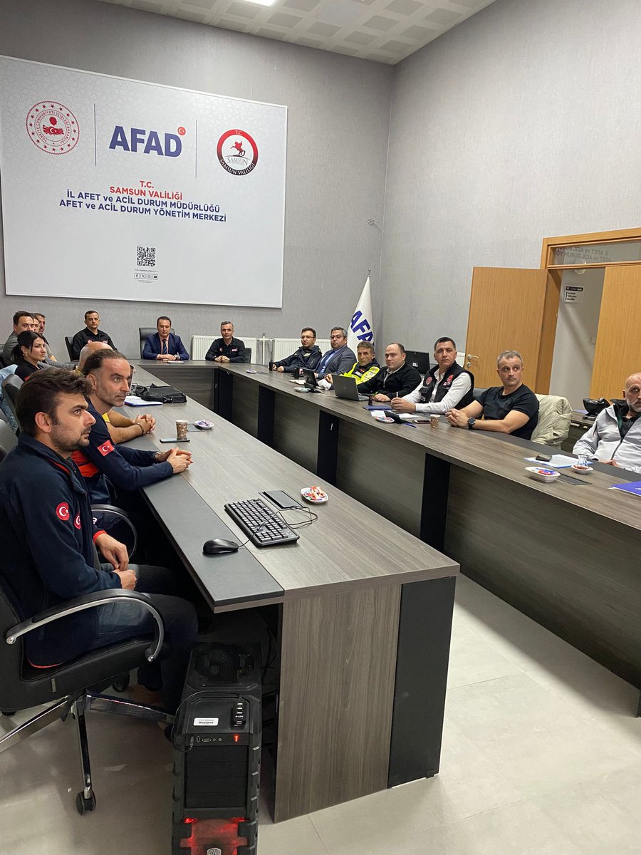 Meteoroloji 10. Bölge Müdürlüğü’nün 095 nolu uyarısına göre; Samsun çevrelerinde bugün (29.09.2025 Pazartesi) akşam saatlerinden yarın (30.09.2025 Salı) sabah saatlerine kadar kuvvetli sağanak yağış beklendiğinı bildirmesi üzerine;