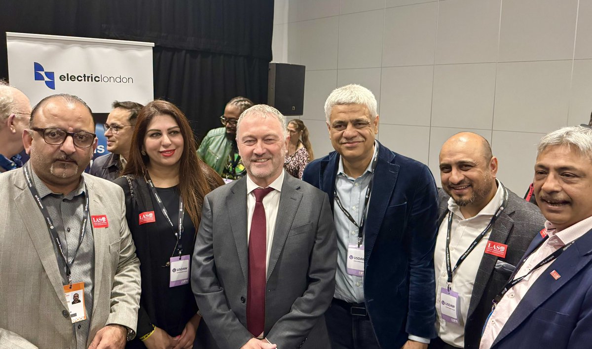 It was a pleasure meeting the Secretary of State for Housing, Communities and Local Government, The Rt Hon Steve Reed OBE MP. <a href="/SteveReedMP/">Steve Reed</a> 🌹🏡

We are excited to support and promote the “Build Baby Build” programme announced by the Secretary, and we proudly give it our full