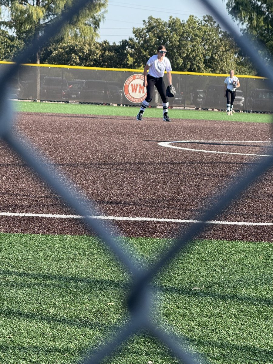 Addi_Roberts33's tweet photo. Loved being on the field with my team this weekend. So excited for this season. @amntxrob14u @CoachHill2314 #firsttournament https://t.co/QBXvUQSPrE