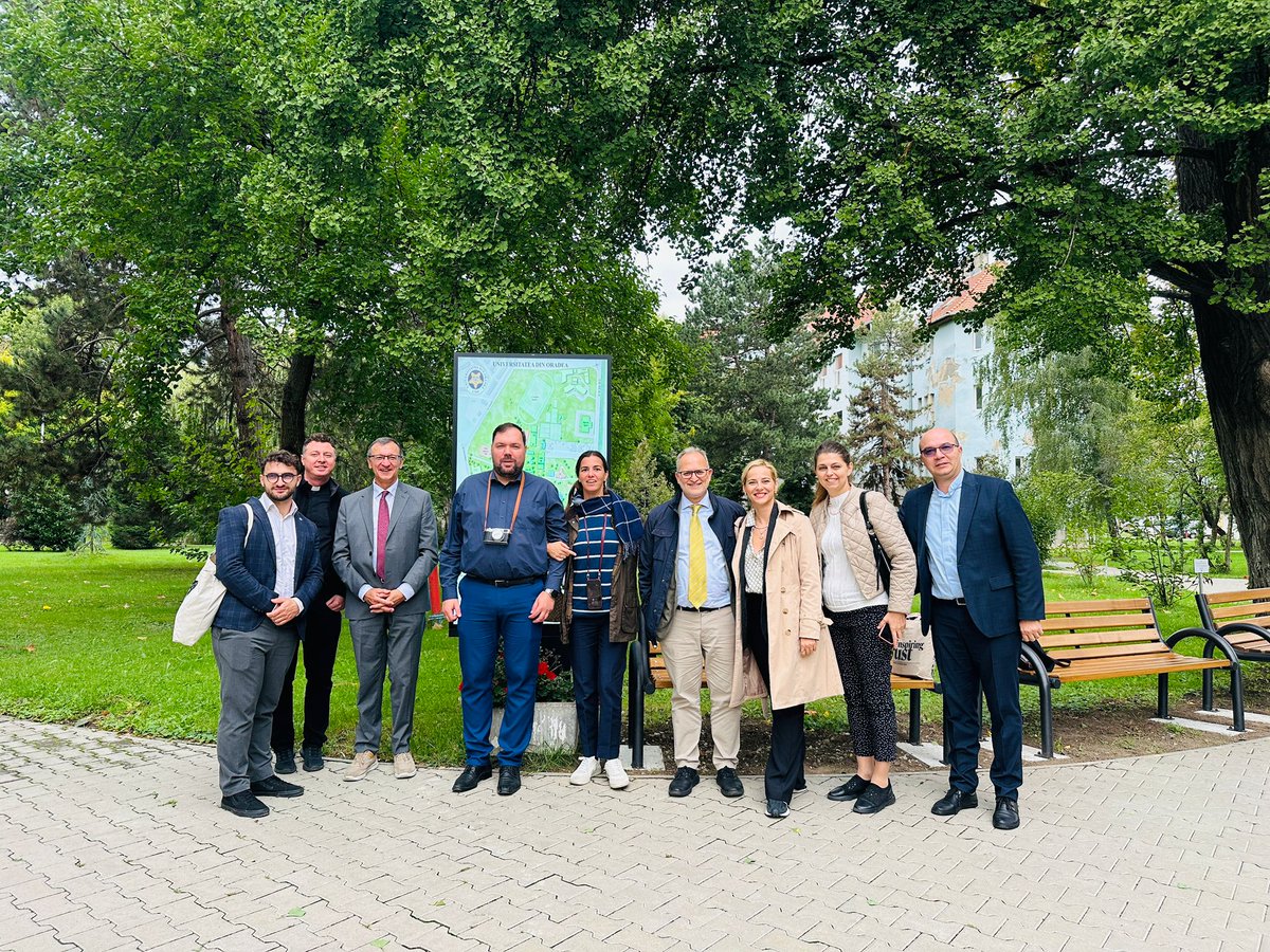 UniSantaCroce's tweet photo. 🎓Incontro degli Alumni della Facoltà di Comunicazione ad Oradea (Romania) -
25 -28 settembre 2025
#siamosantacroce
#AlumniCSI #SantaCroce #VisitOradea #Comunicazione https://t.co/sjalZgRXPK