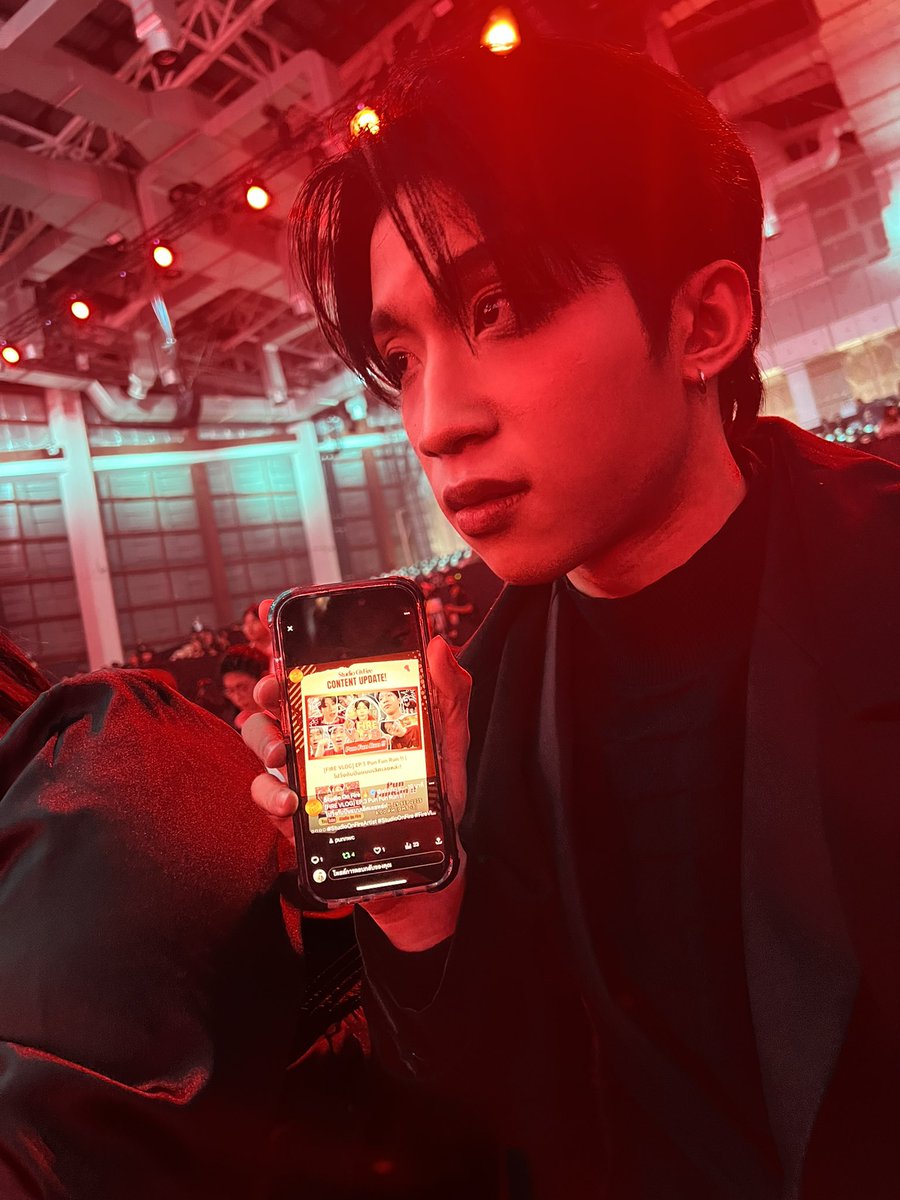 hearthchindanai's tweet photo. น้องปันคือใครครับ น้องคนข้างๆในงานโปรโมท Vlog นี้ไม่หยุดเลย 🧐
#FireVlog #StudioOnFire https://t.co/ScAQI1EkEj