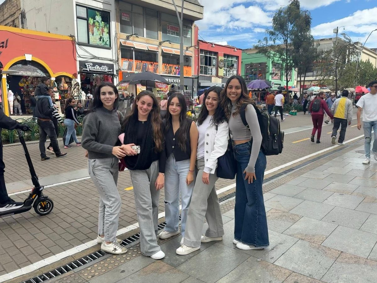 VHenriquezG's tweet photo. 37. Avenida Jiménez con Carrera Séptima (also known as Calle Real): cruce icónico y punto de encuentro del centro de Bogotá. #AnálisisGeográficoUR2025 
@URosario
 
@PoliticaUR
 
@ronalfrodriguez https://t.co/OIZa2RCXkU