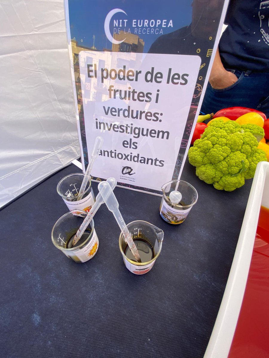 NFOCsalut's tweet photo. El passat divendres 26 de setembre en motiu de la Nit Europea de la Recerca el grup NFOC salut va participar amb dos tallers sobre els antioxidants presents en els aliments 🍊🍷🍇 https://t.co/qRWsHK84Ly