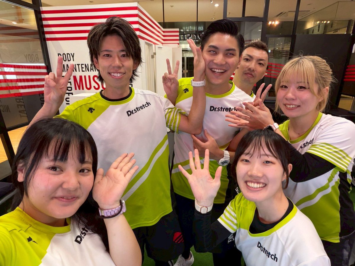 Ds_1yuta5's tweet photo. あべのHoop2年半お世話になりました✨

全力で働かせて頂きました🔥

僕や店舗に関わってくれた沢山の方々、本当にありがとうございました☺️

みっちー、じゅん、蒼、エレナ、文、光、ディアス、元気，彩夏

みんな大好き❗️❗️
Hoop任せたよ✨

#みんなのために行動できる店舗
#世界一雰囲気が良い店舗 https://t.co/1mNYaRF55x