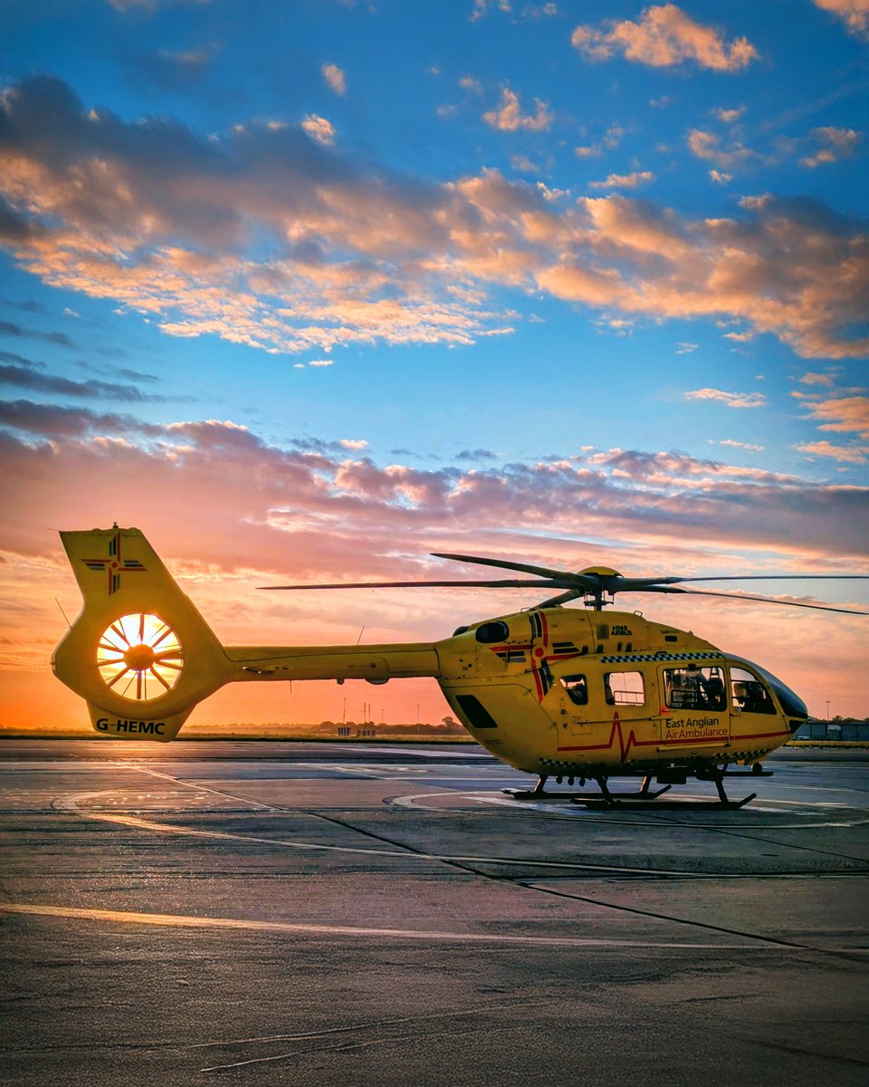 🍂Beautiful autumnal skies.
Today's #viewfromthecrew was taken by Dr Nick.