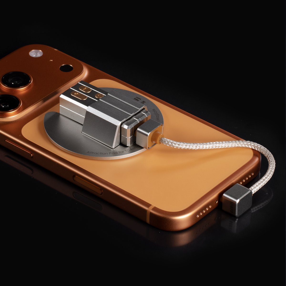 ddhifi_com's tweet image. 【New Arrival】ddHiFi TC44Pro E3 Magnetic Attraction Pad E3M, Compatible with MagSafe

Use with TC03SL Cable

Connect the angled plug of the TC03SL to your phone and the straight plug to the E3 for a clean and streamlined setup.

​#ddHiFi​ ​​#E3M​ ​#MagSafeCompatible​ #CleanSetup