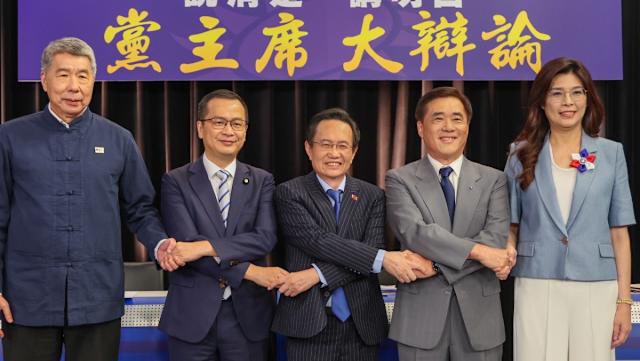 靜觀國民黨主席之爭，綜合來講，鄭麗文很棒，但有一個重大缺陷，那就是對美國尤其是川普政府的誤解與誤判。敵視美國，這也根本不應該是國民黨的原則立場。可惜了！