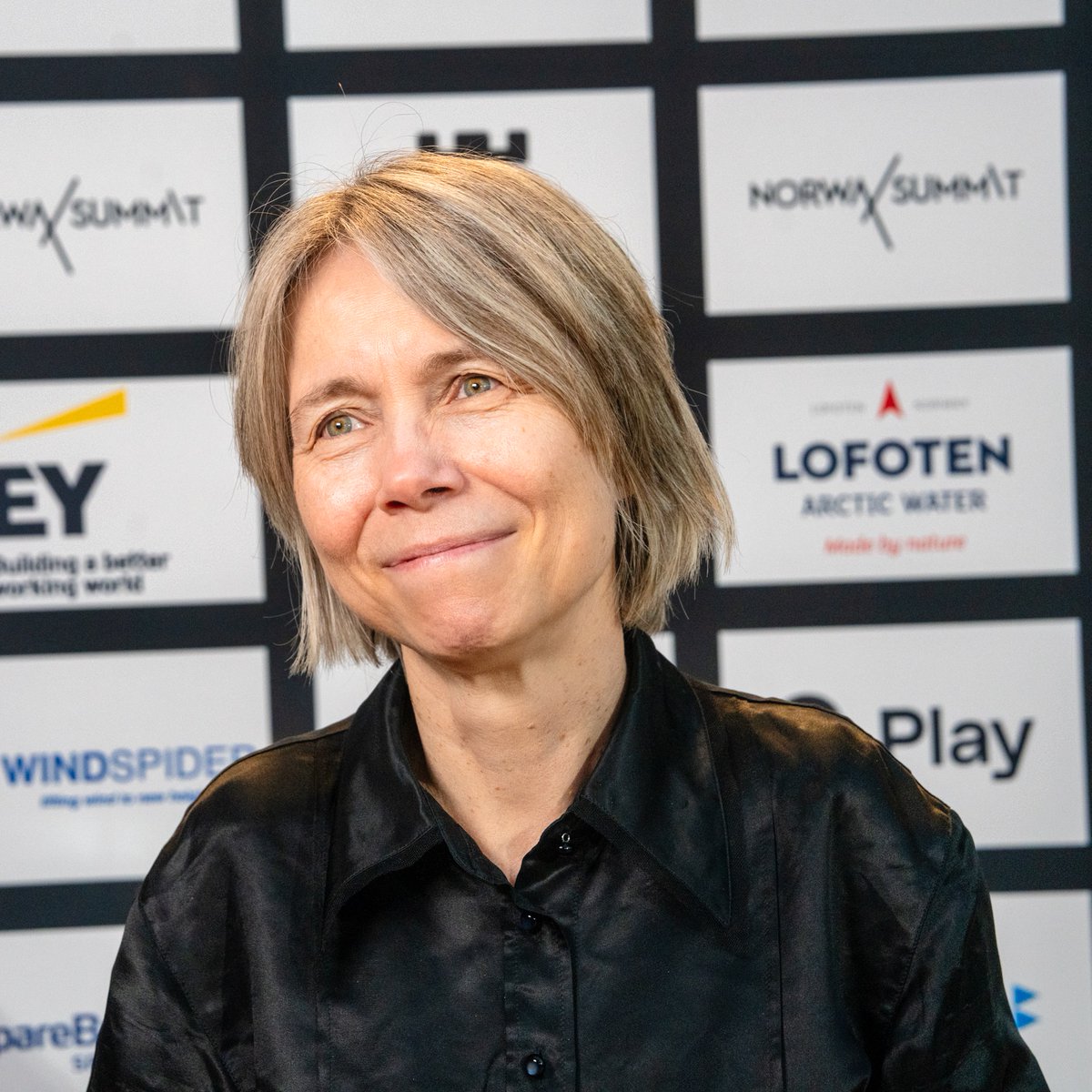 chessable's tweet image. the happiest of mondays to @AnnaCramling, GM @PiaCramling and the whole chess world