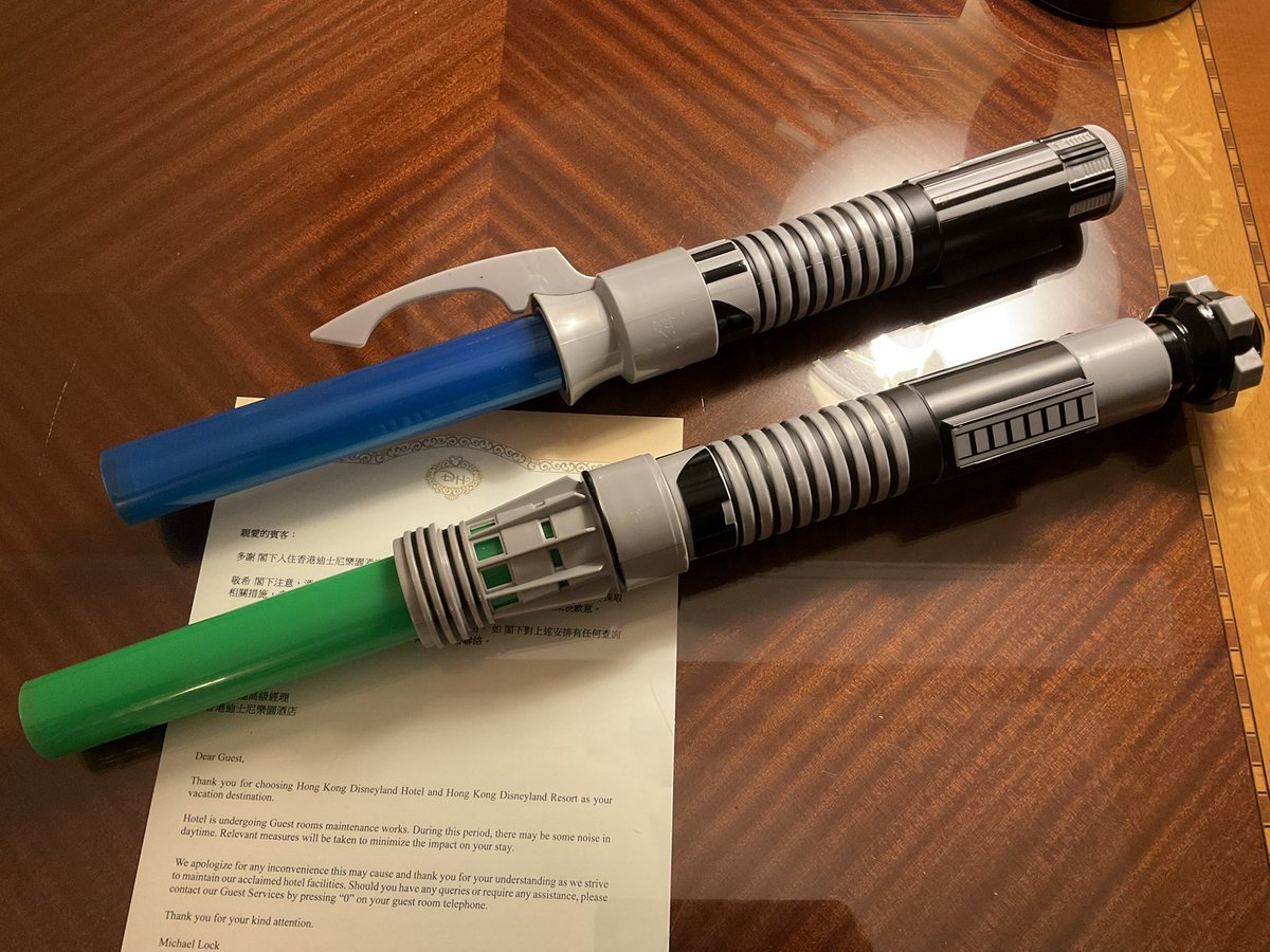 スペース・トレーダーズでは、各パーツを選んで自分でライトセーバーを