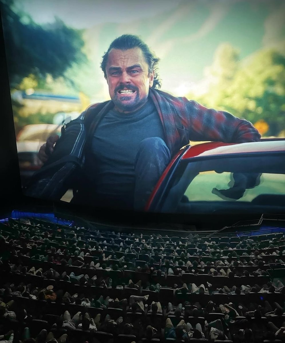 Paul Thomas Anderson, #OneBattleAfterAnother ile ABD’nin köklerine gömülü şiddet ve ırkçılık döngüleri üzerine kurulduğunu hatırlatıyor. Ama ne hatırlatmak… Nefes bile aldırmıyor. There Will Be Blood'dan sonra favorim oldu.