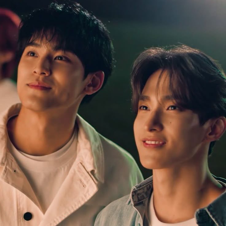 - chego 
- mando um convite de encontro 
- ele se apaixona por mim 
- peço em casamento duas vezes 
- seis meses de namoro