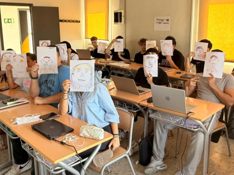 Quan comença el curs arriben també les primeres dinàmiques perquè el grup es conegui, es presenti i interactuï.
Activitats divertides i diferents, que ens fan passar una bona estona i ens cohesionen com a equip 😉

#FP #FPdual #somEscolaMontserrat