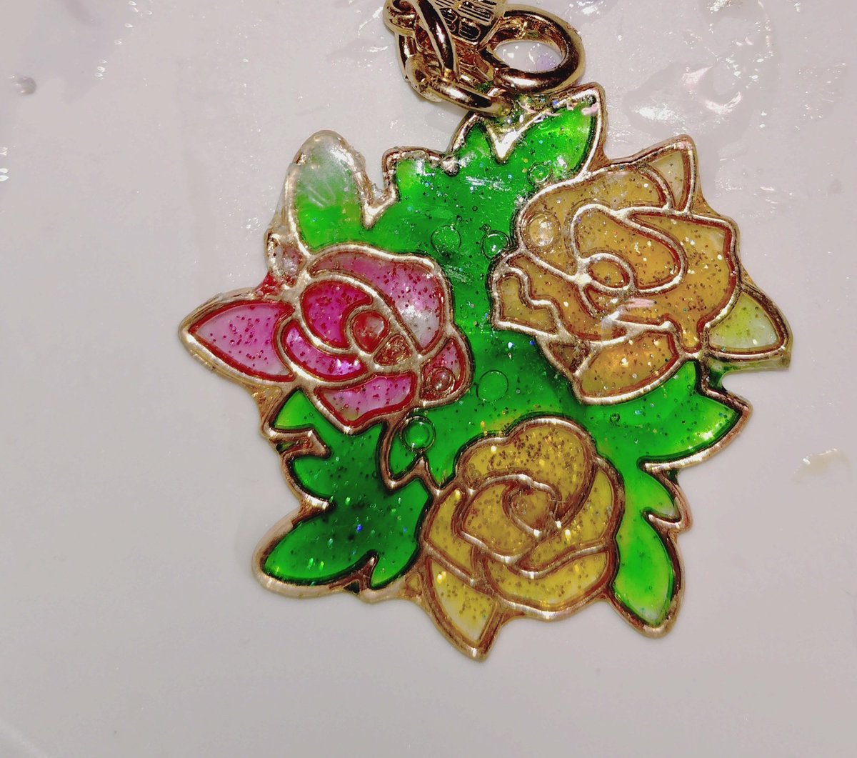 薔薇のステンドグラス風バッグチャーム
＃レジン
#ハンドメイド好きさんと繋がりたい