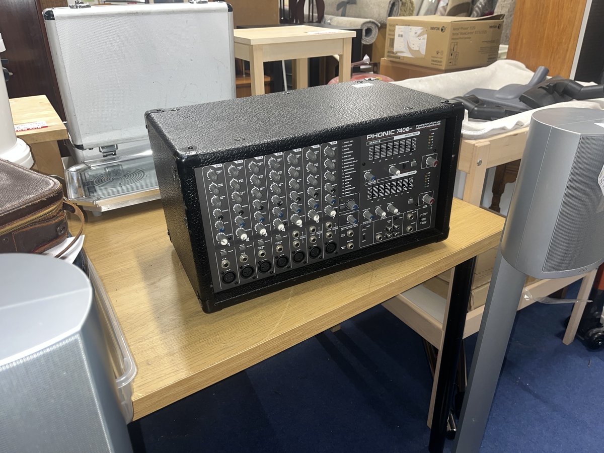 kane_auctions's tweet photo. Old school Wi-fi Mixing Magic!!! Phonic 7400 Plus Powerpod Plus 2 x 220 W powered mixer https://t.co/Crb9uHA2bM