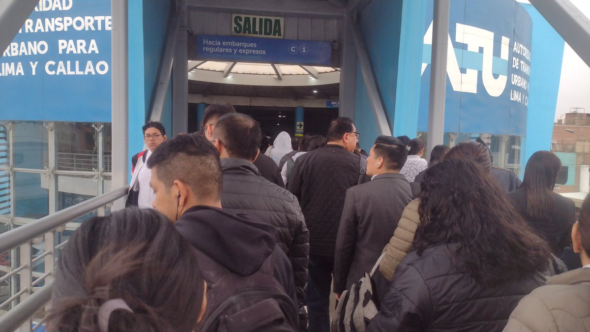 pepeapm's tweet photo. @ProcuraduriaRD @ATU_GobPeru Hasta cuando el mal servicio que dan? Procuraduría hagan algo esto es insostenible. Miren las colas que hay en Matellini. https://t.co/oRzmVMgznv