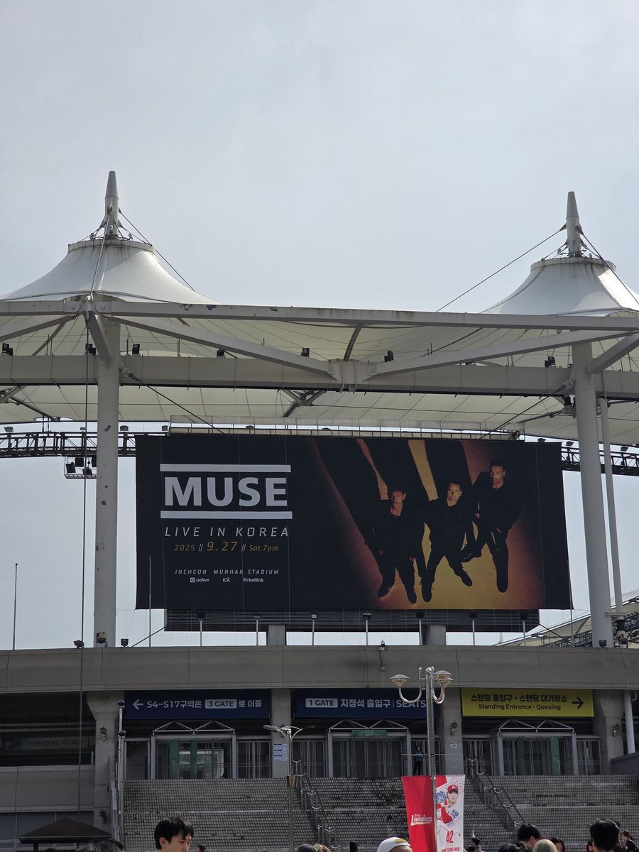 cooooook0900's tweet photo. #뮤즈내한2025 #museliveinkorea #유얼라이브 #ualive
아직도 9월 27일에 산다.. 도미닉 아저씨가 다음엔 10년씩이나 안 기다리게 금방 다시 온다고 그랬다.. 난 믿는다.. https://t.co/pq65pGmeVi
