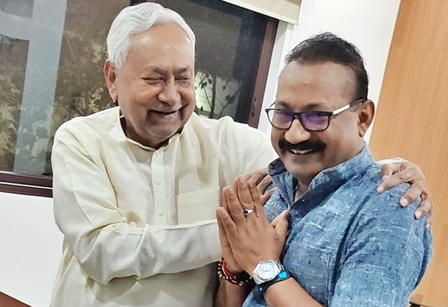 SanjDeep7's tweet photo. Moving forward, Prashant Kishore stated that he will reveal Ra 500 crores worth of #benami properties belonging to a senior JD(U) leader and close aide of Bihar Chief Minister #NitishKumar, Ashok Choudhary, if #AshokChoudhary @AshokChoudhaary does not withdraw the defamation cases against him within the next #seven days.
For more information on what Prashant Kishore said during the 1 PM press conference in Patna, please watch the video I have uploaded in this tweet.
cc: @dir_ed
@sardesairajdeep
@gauravcsawant
@PrashantKishor
@amitmishrainn
@AmitShah
@amitmalviya
@RahulGandhi
@DKShivakumar
@siddaramaiah
@Pawankhera
@Jairam_Ramesh
@NitishKumar
@SanjayJhaBihar
@yadavakhilesh
@yadavtejashwi
