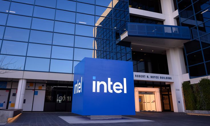 Intel’s reportedly knocking on Apple’s door for a cash infusion.

After Nvidia’s $5B boost, Intel is looking for a lifeline. 

Can Apple save them, or does Intel need more than just money to turn things around? 

#Tech #Intel #Apple #Investment