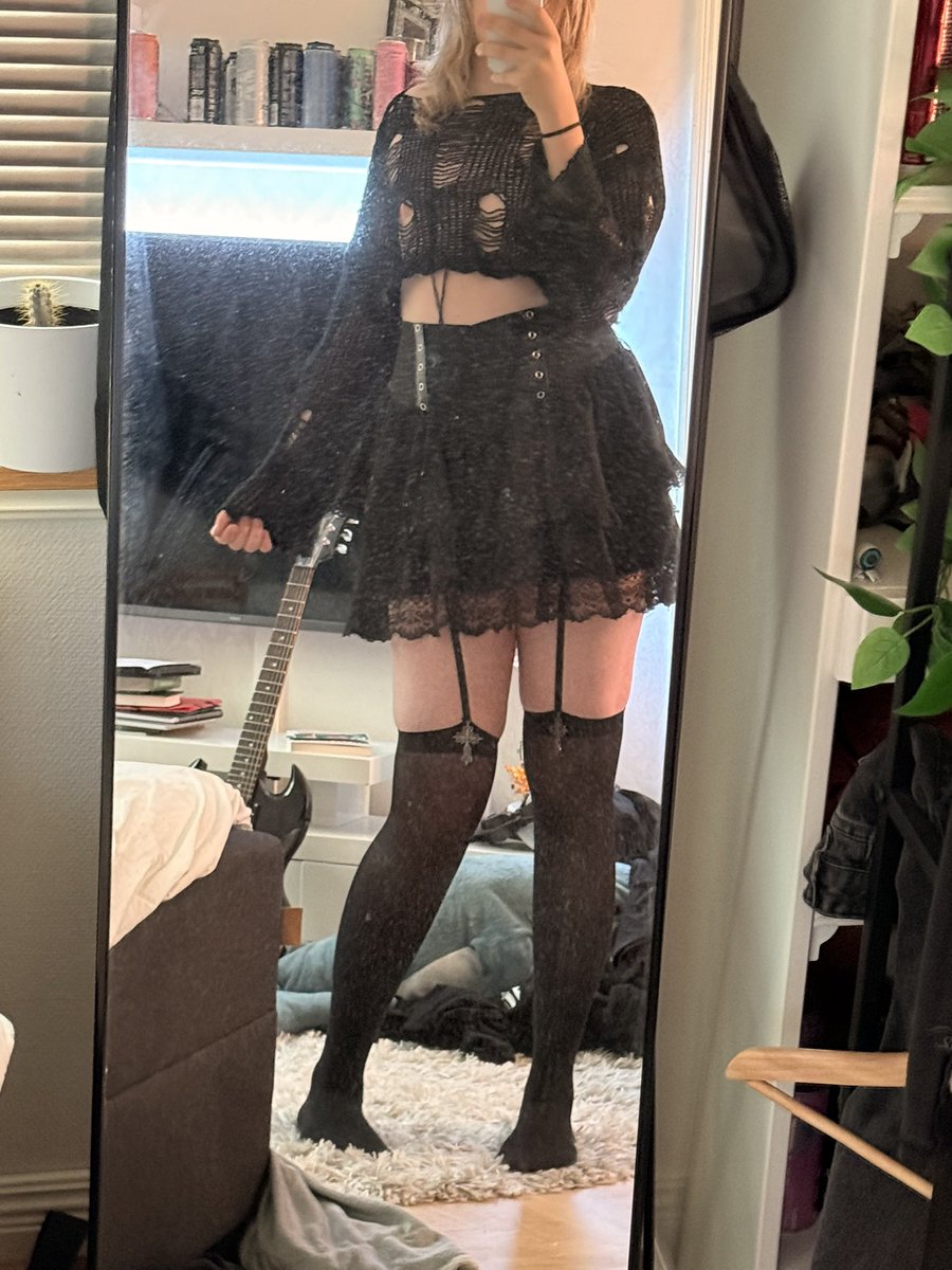 Mira_kittycat's tweet photo. Sh to @Rosa_Fem For getting me this AMAZING fit for my bd! <3 https://t.co/IMNwmL5WPh