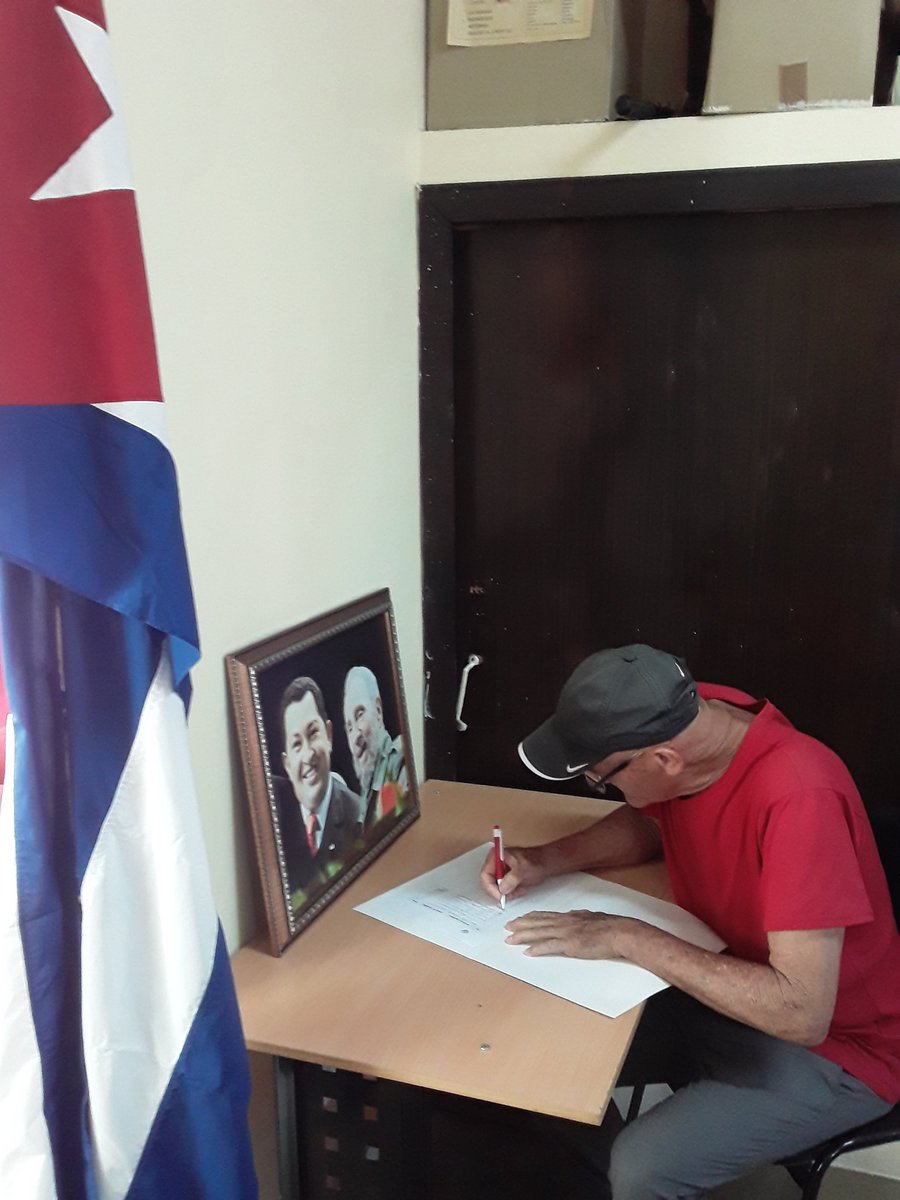Edel84348325's tweet photo. El #ConsejoElectoraldeMadruga reafirma su compromiso y respardo para con la Revolución Bolivariana y su Presidente. #CENCuba. #jutossomosmasfuertes. https://t.co/1E8e5Lbdgw