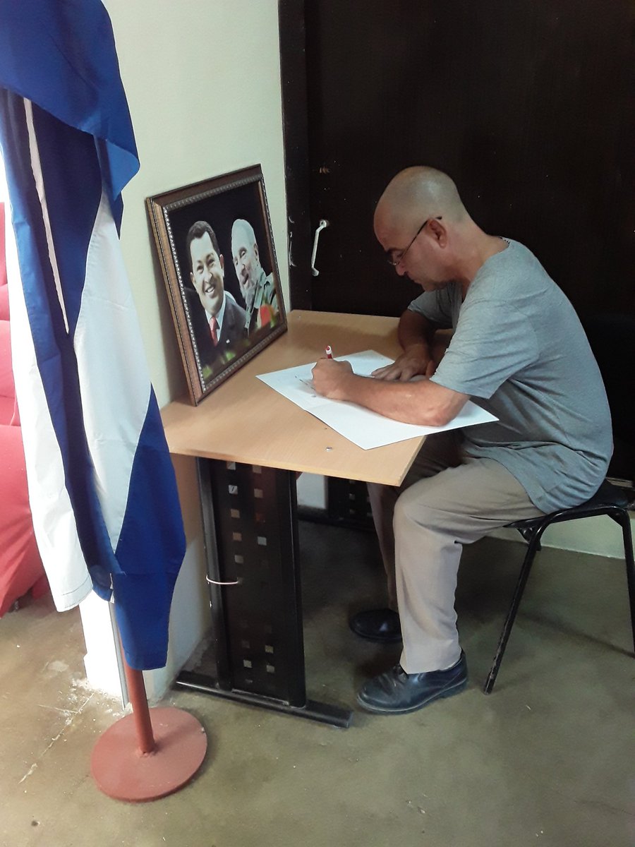 Edel84348325's tweet photo. El #ConsejoElectoraldeMadruga reafirma su compromiso y respardo para con la Revolución Bolivariana y su Presidente. #CENCuba. #jutossomosmasfuertes. https://t.co/1E8e5Lbdgw