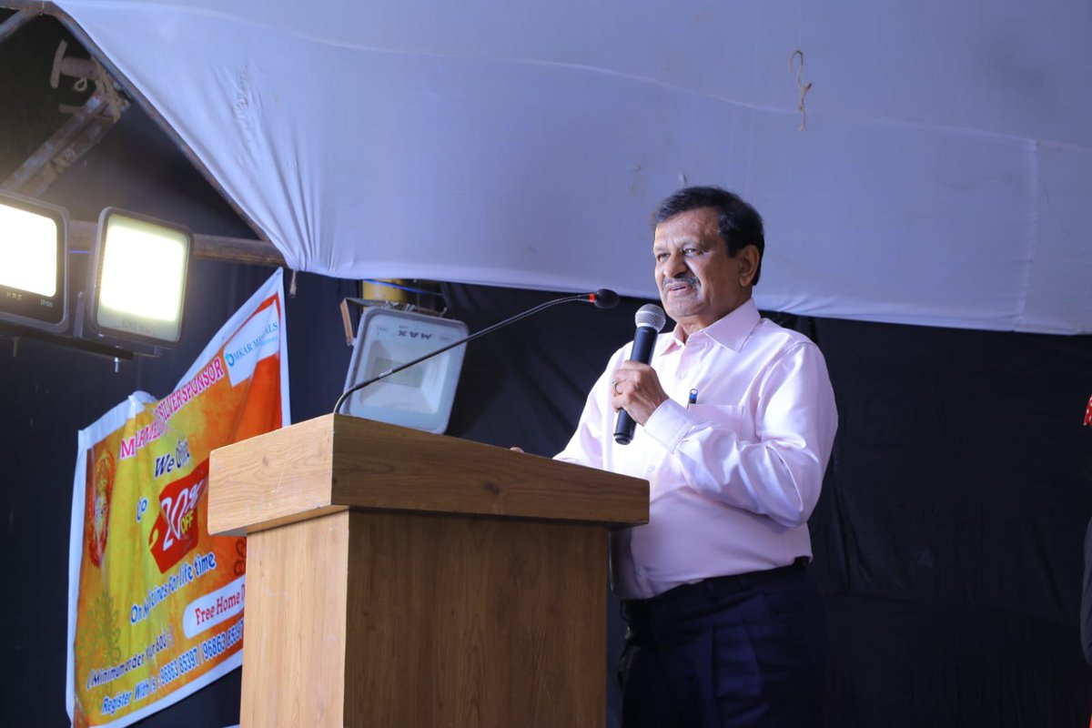 DrCNManjunath's tweet image. ಬೆಂಗಳೂರಿನ ಹೊಸರಸ್ತೆಯಲ್ಲಿರುವ ಮಹಾವೀರ್ ರಾಂಚಿಸ್ ಅಪಾರ್ಟ್ಮೆಂಟ್ ನಲ್ಲಿ ಆಯೋಜಿಸಿದ್ದ ದುರ್ಗಾಪೂಜೆ ಕಾರ್ಯಕ್ರಮದಲ್ಲಿ ಭಾಗಿಯಾಗಿ ಎಲ್ಲರಿಗೂ ಒಳಿತಾಗಲೆಂದು ತಾಯಿಯಲ್ಲಿ ಪ್ರಾರ್ಥಿಸಿದೆ. 

ಈ ವೇಳೆ CSR ಅನುದಾನದಡಿಯಲ್ಲಿ ಶಾಲಾ ಮಕ್ಕಳಿಗೆ ಶಾಲಾ ಕಿಟ್ ಗಳನ್ನು ವಿತರಿಸಲಾಯಿತು. 

#durgapooja #csrfunds #apartments #Blorerural