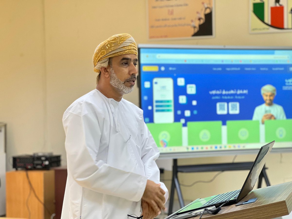 EduGovMct's tweet photo. #تعليمية_مسقط
جانب من مشغل منصة تجاوب لموظفي قسم المشاريع والخدمات بادارة التربية والتعليم بالسيب
#فعاليات_تعليمية_مسقط 
#مدارسنا_مستقبل_واعد
#تعلم_مستدام https://t.co/kgJjJGpVad