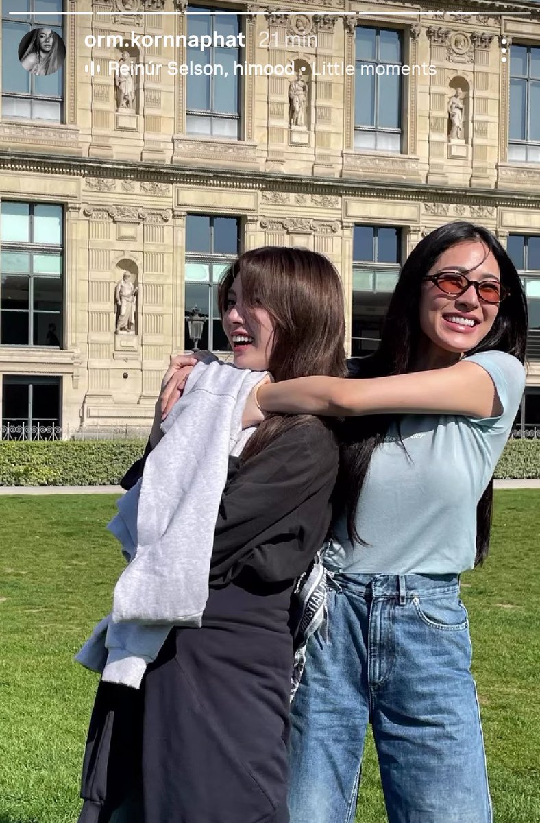 ozeilta's tweet image. Lingorm juntinhas em Paris, sinto muito hartes isso qui você vai ver em Paris, você pode continuar criando suas teorias winling ou toniling 😂 enquanto isso lingorm desfruta juntas e feliz