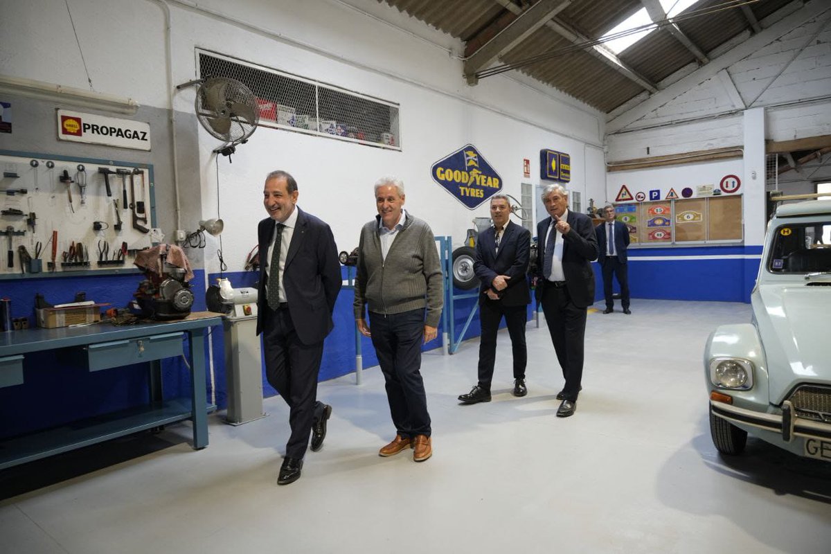justiciacat's tweet photo. 🗣️Durant la seva intervenció, el conseller @Ramon_Espadaler ha agraït als professionals de l'associació les oportunitats, les eines i els recursos que proporcionen

#ElGovernDeTothom https://t.co/mfO99Dd7zH