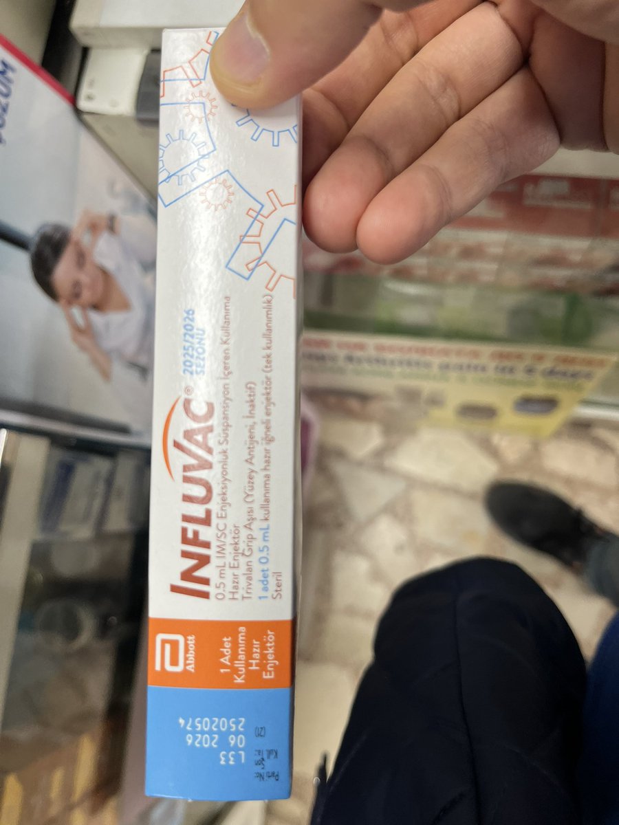 Türkiye’de grip aşısı dönemi başladı. Bugün öğlen Influvac aşısı oldum. Farklı bir firmanın da aşısı var ama bu daha kolay bulunuyormuş. Henüz herhangi bir yan etki görmedim. Klasik hafif bir acıma var sadece. Eczane satış fiyatı 540.06 TL. 65 yaş üstü ücretsiz. #gripaşısı💉