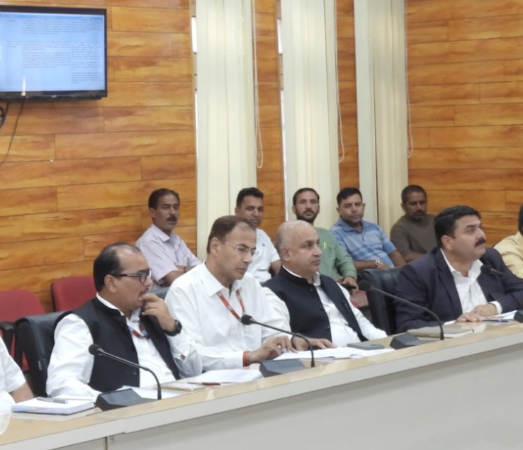 parihar844's tweet photo. 'Make a regular policy for Lamberdars and Chowkidars'

@DrJitendraSingh to Doda visit Jammu Kashmir Lamberdars and Chowkidars Union (JKLCU) delegation meets him, submitted Memorandums projects their demands. https://t.co/B1FbcwdDfe