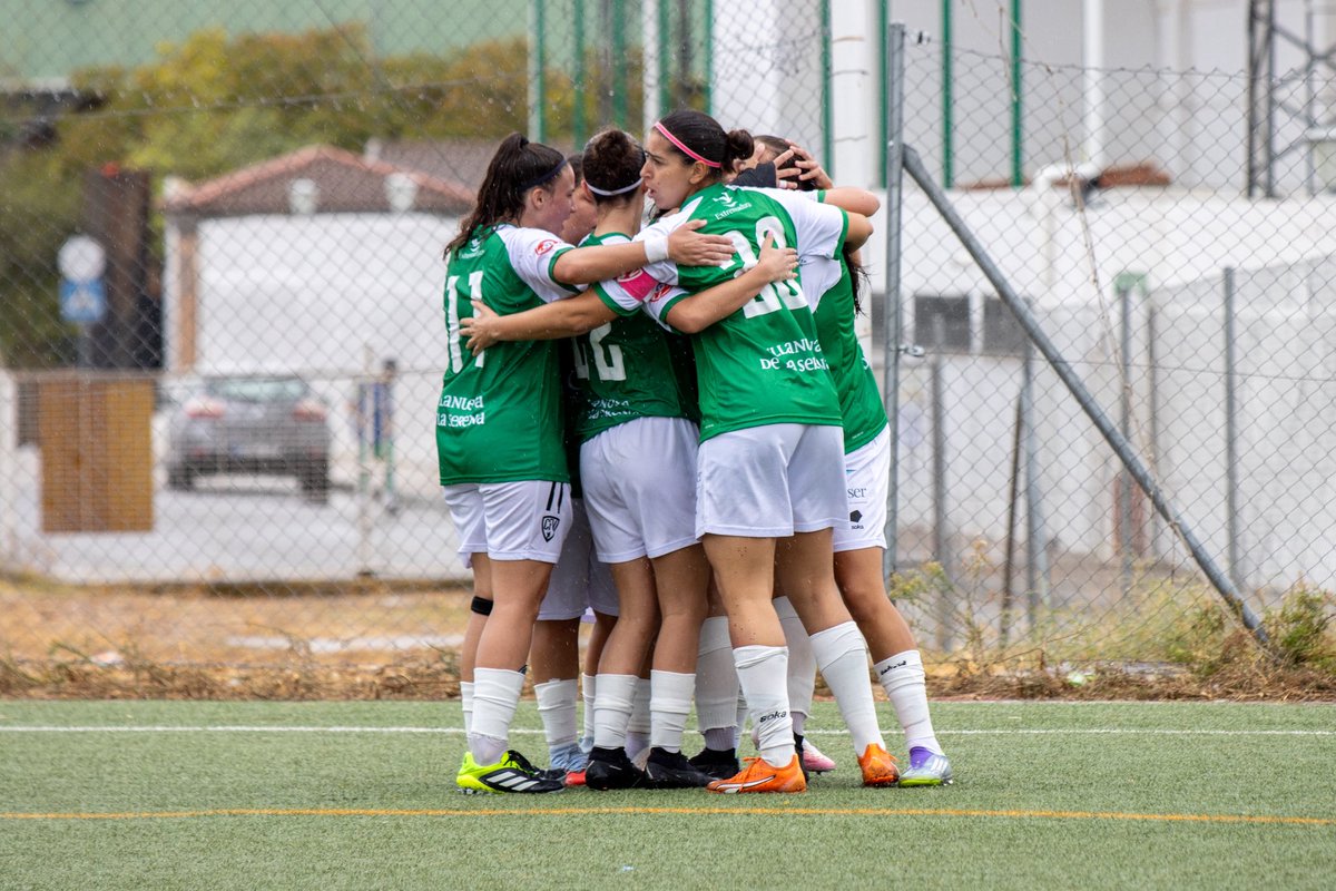 CDvillanovense's tweet photo. 🫂 Con esta celebración recordamos el tanto de ayer que nos valió para sumar un punto más en la clasificación. 

🔝 https://t.co/uNoXw3imFW