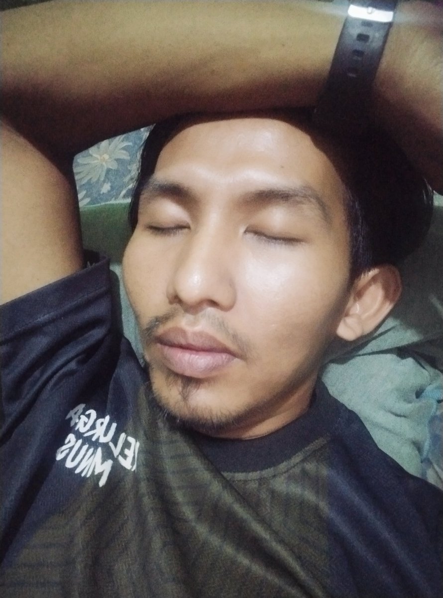 BzackRain's tweet photo. L@gi tidur...
J@ngan diganggu... 🤣 https://t.co/Li7PEWTBoM