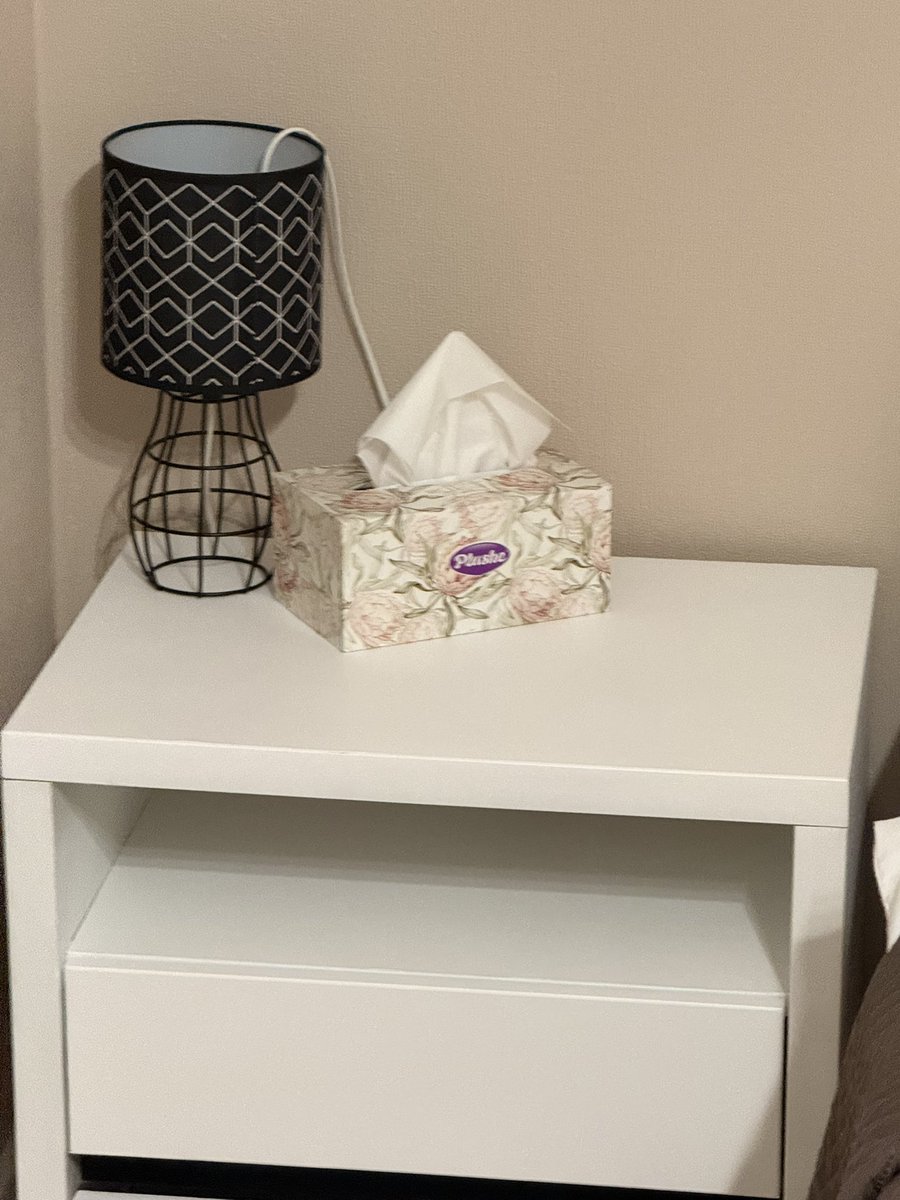 Когда указал при бронировании квартиры, что будешь один 🥲