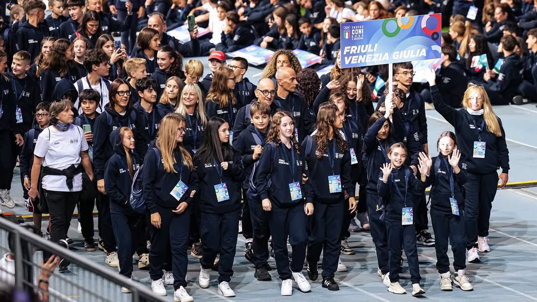 Ci sono momenti che lasciano il segno, nei ricordi e nel cuore. Questo, per me, sarà uno di quelli. 
Buon Trofeo Coni 2025! 💙🇮🇹

#trofeoconi #iosonofriuliveneziagiulia  
📷 <a href="/Coninews/">CONI</a>