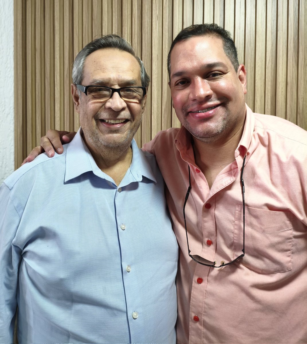 ManolinOrtega's tweet image. 🎂 FELIZ CUMPLEAÑOS HÉCTOR ALONZO🎂 29/Sep. Dios, la Virgen de Chiquinquira y el Dr. José Gregorio Hernández te Bendigan. Mucha Vida y Salud. Me contentó muchísimo escucharte nuevamente en la transmisión. Ganamos esa carrera. Incontenibleeee!!! Te Quiero Mucho #Hipismo #Hipica