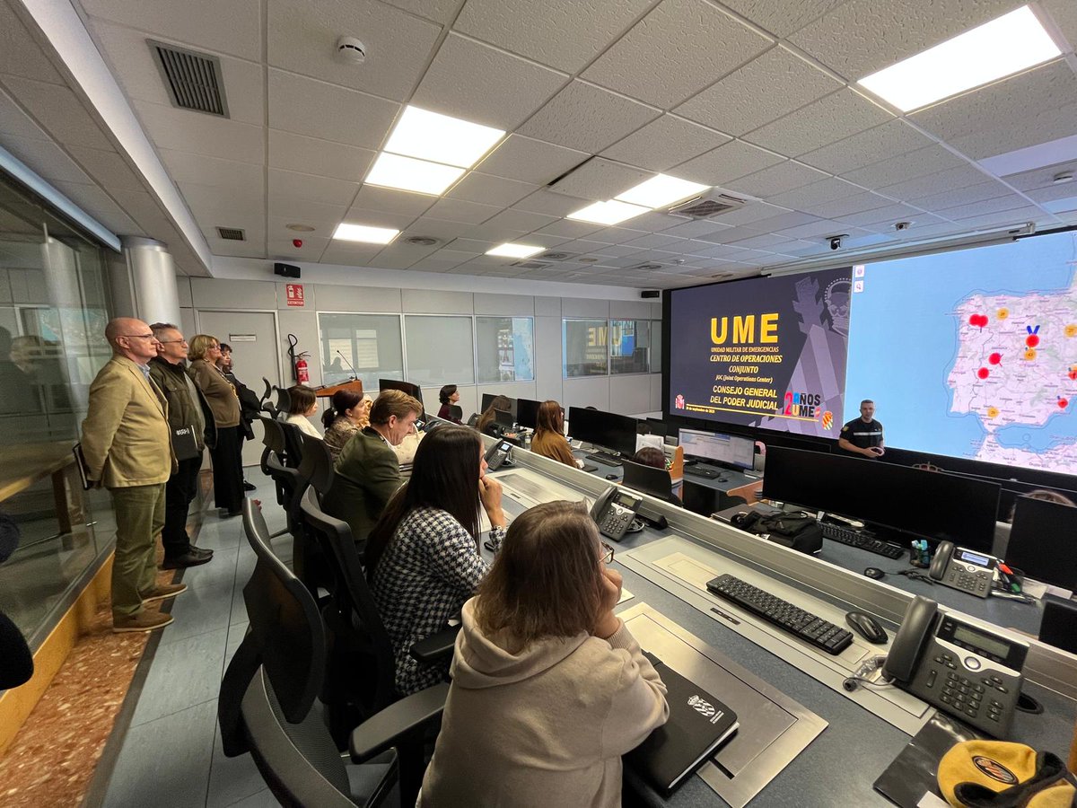 UMEgob's tweet photo. 🧑⚖️ Sexta edición del curso "La actuación judicial en catástrofes con víctimas múltiples", que llevan a cabo el Consejo General del Poder Judicial @PoderJudicialEs y la Escuela Militar de Emergencias #EMES, para perfeccionar procedimientos en asistencia legal, cadena de custodia forense y el trabajo de la policía judicial.
#Compromiso #Servicio #Humildad