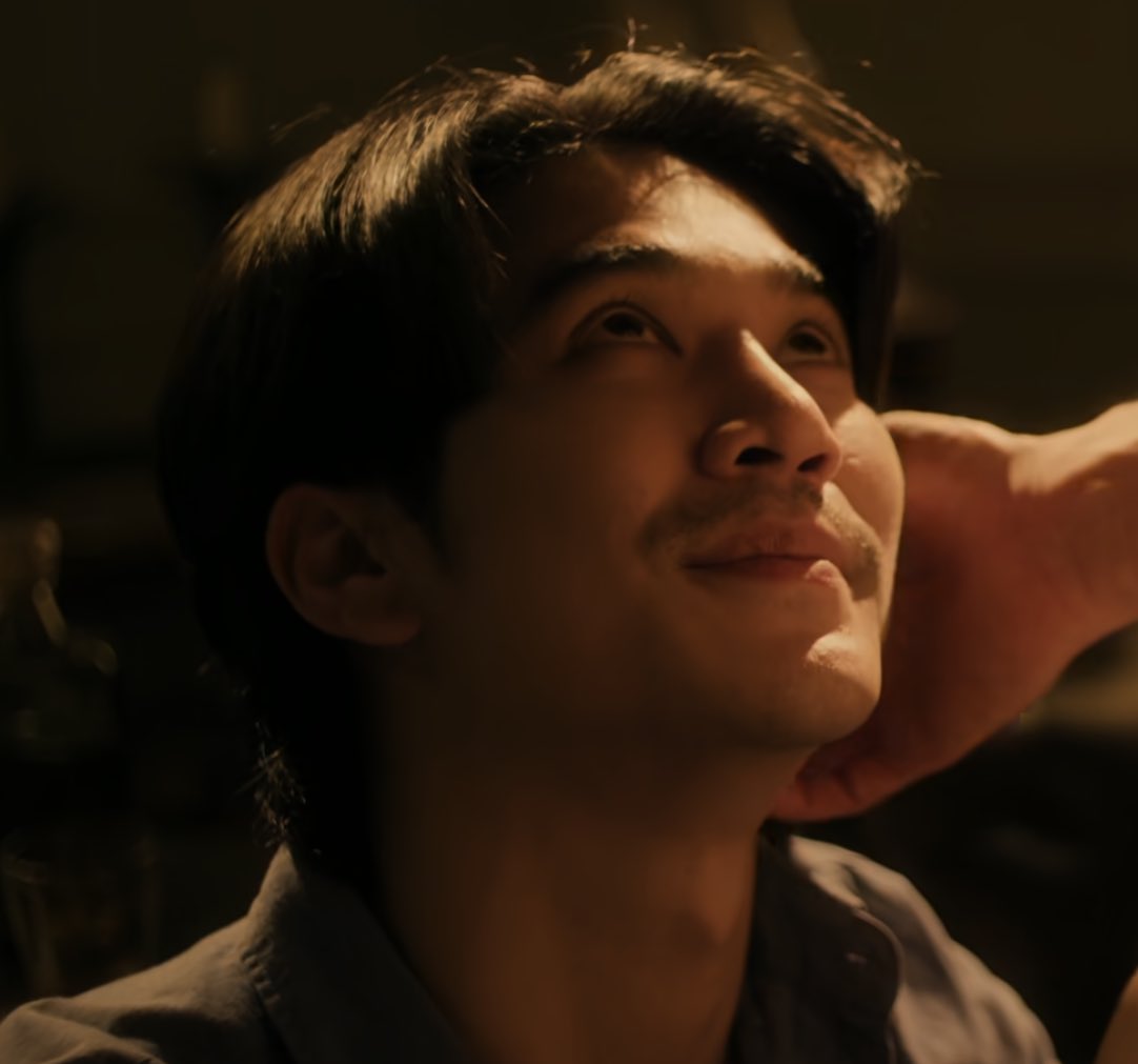 น้องณรันเป็นรับร่านโดยกำเนิดจริง ตอนนั้นคงยังไม่รู้หรอกว่าเกย์คืออะไร รู้แต่ว่าชอบผู้ชายจัง ชอบเป็นฝ่ายถูกกระทำ ชอบเป็นรับ อยากถูกไกรเลิศรักตลอดเวลา เห็นหน้าผัวปุ๊บนอนแผ่ปั๊บ ขยันทั้งอ้อนทั้งยั่วผัวก่อน ดูชีทำหน้า กูเป็นไกรเลิศกูก็ทั้งวันนะ ไม่ไปละทำงาน ขอเอาเมียอยู่อย่างนั้น 🥹