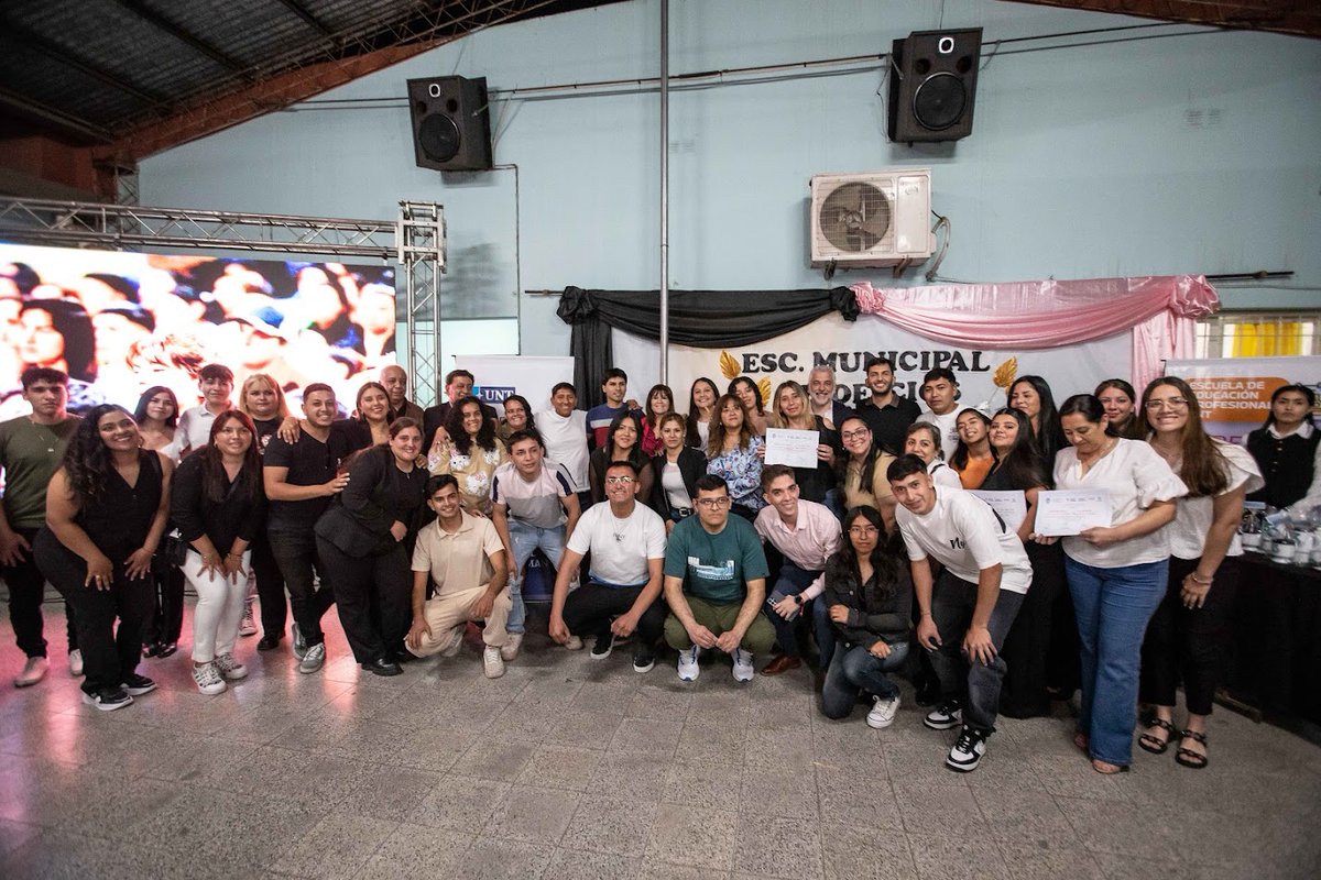 Comparto imágenes del evento de entrega de certificados de la Escuela de Educación Profesional de la UNT en la Banda del Río Salí. Muchos participantes, muchos cursos con orientación en salida laboral.
#ExtensiónNosTransforma <a href="/MediosUNT/">UNT Tucumán</a> <a href="/MBRSTUCUMAN/">Banda del Río Salí</a>