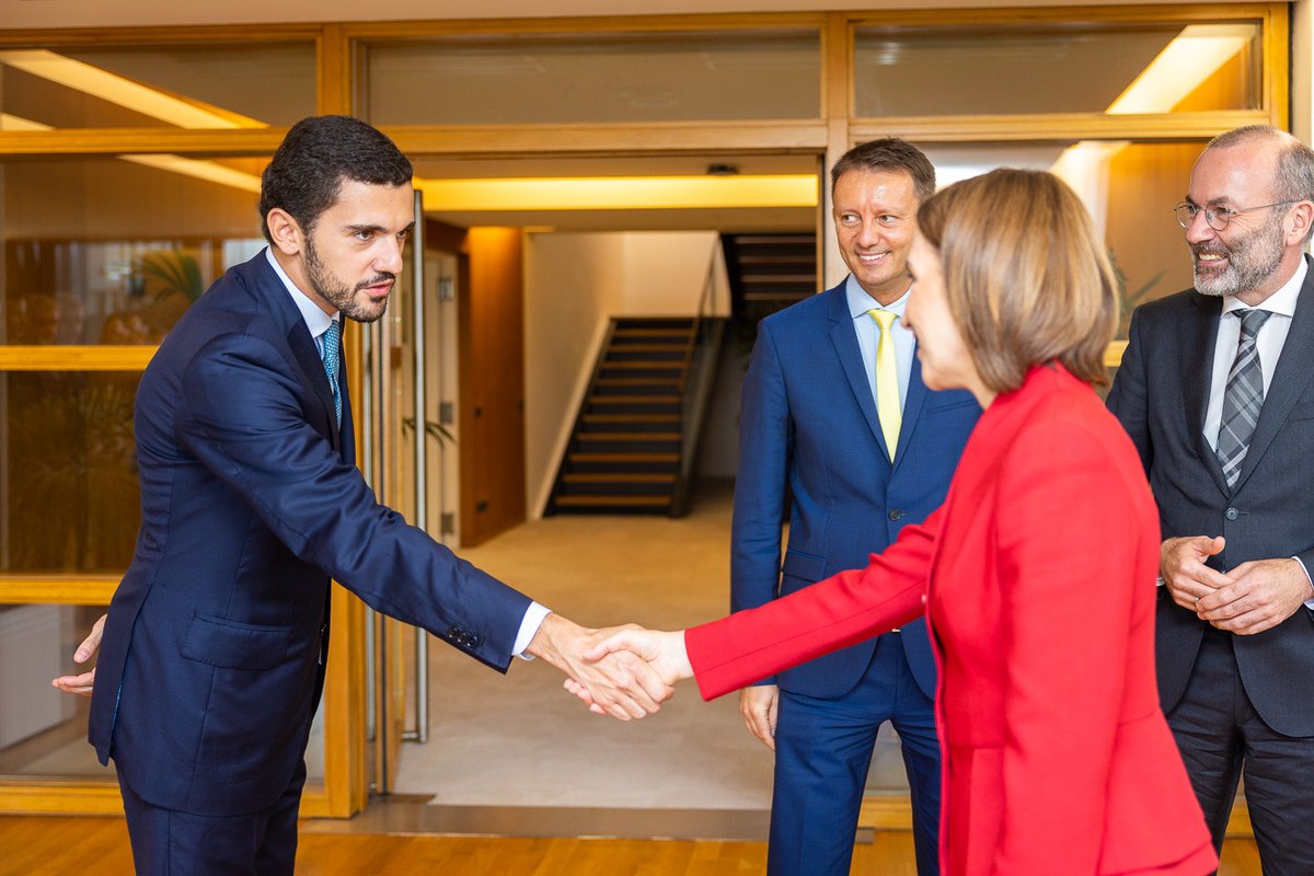 Congratulations to Maia Sandu on her steadfast victory on Moldova's elections.

A great day for European Democracy and for every single Moldovan who wants Europe to be more than an aspiration.

Congrats, dear <a href="/sandumaiamd/">Maia Sandu</a>!
🇲🇩🇪🇺🇵🇹