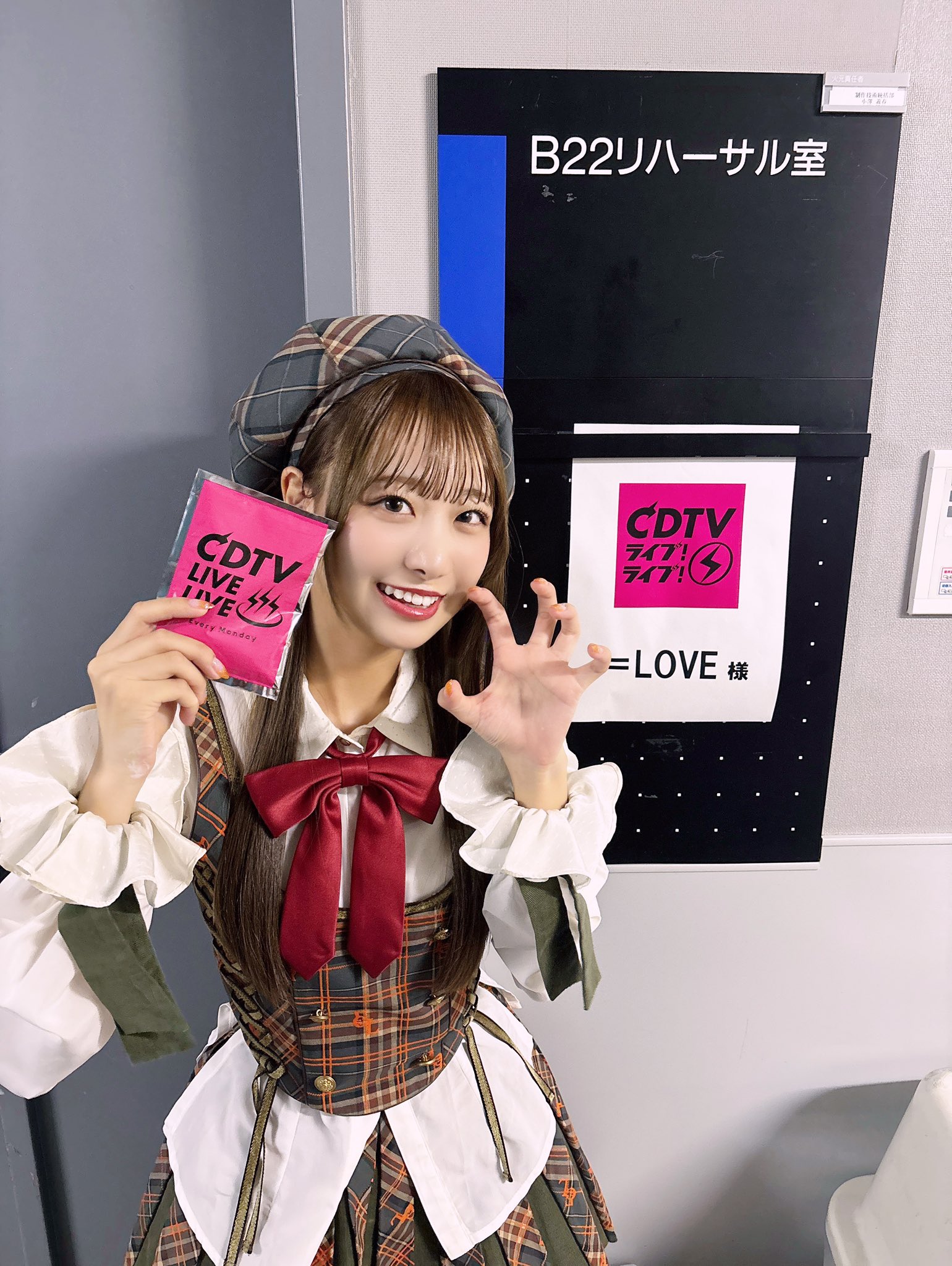 ＝LOVE 「超特急逃走中」瀧脇笙古 直筆 チュウ ヨリ コンプ セミコンプ LOVE イコラブ 生写真 瀧脇笙古 超特急逃走中 コンプ ヨリ
