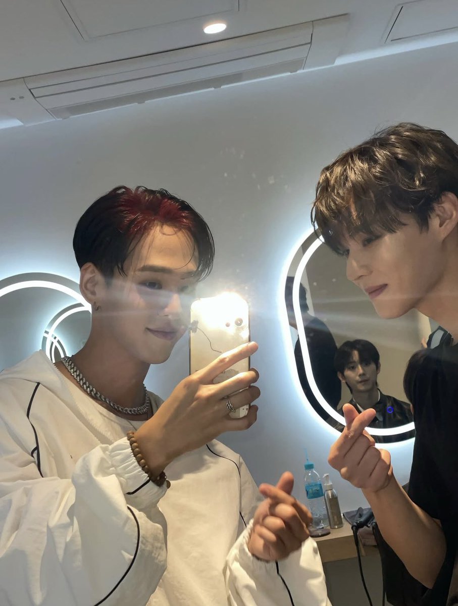 WayBetterFrance's tweet image. - 29092025 📸 -

Helloglooom en post instagram 

“Au revoir l’été” 
Tag @/chan_fficial @/from20_official @/youn9wns @/_nujes.0504_ 

#WAYBETTER #HELLOGLOOM #SEJUN #YUCHAN #YYJ #FROM20