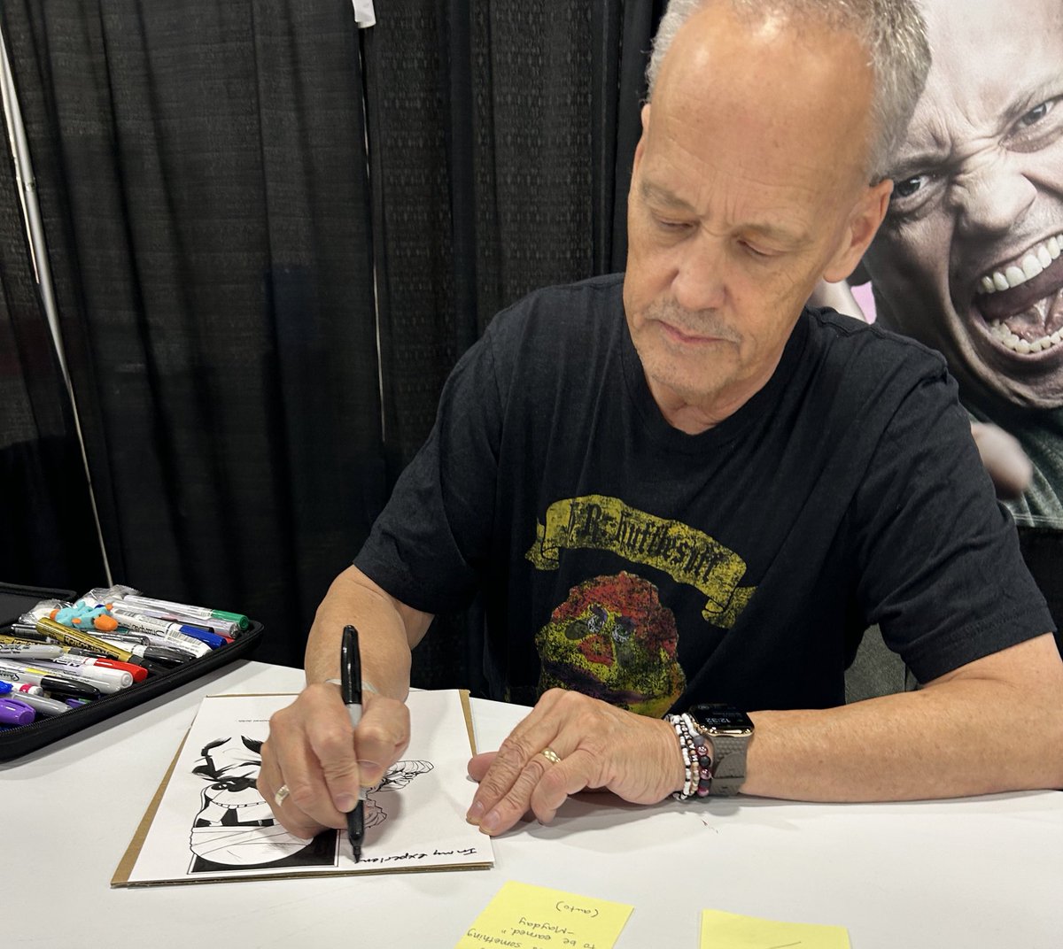 shansyndulla's tweet image. meeting dee bradley baker was INCREDIBLE!!
he said mayday was one of his favorite clones, and we talked about how clones with little screen time (he mentioned 99😭) sometimes have the biggest impact. and when he was signing, he said the quote in mayday’s voice🤎 #maydaymonday