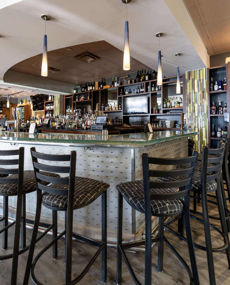 LibLiquid's tweet image. 🍹 Happy Hour Alert! 🍻  
Unwind with us every Monday to Friday from 4–6 PM!  
Enjoy your favorite drinks and bites at unbeatable prices—because you deserve a little happy in your hour.  
Tag your crew and make it a date! 🎉 #HappyHour #Cheers #AfterWorkFun