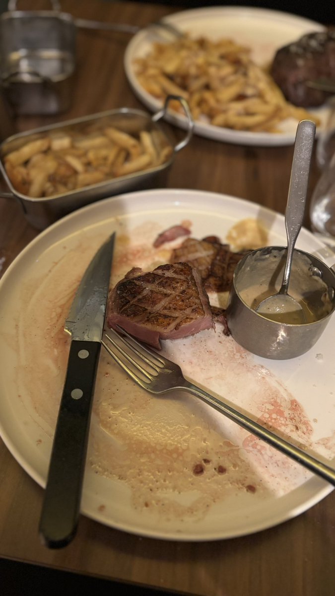 manger au restaurant sans me soucier de la note c’est mon activité favorite 🎀