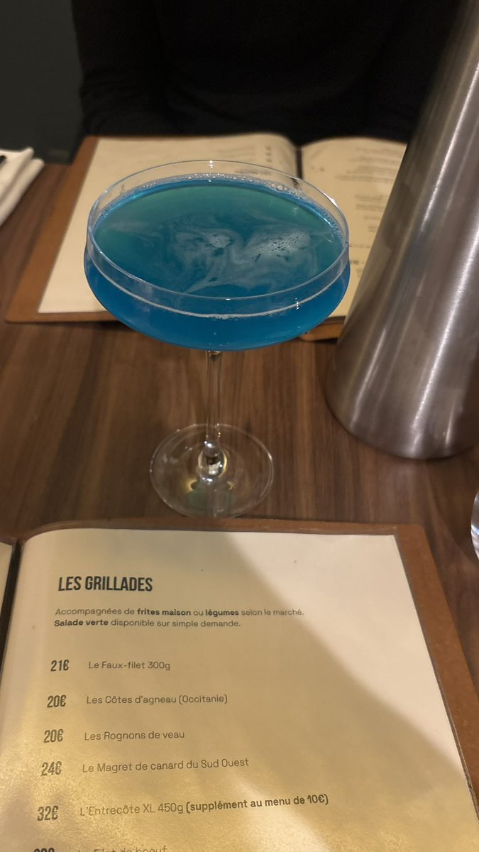 malicesaintnoir's tweet photo. manger au restaurant sans me soucier de la note c’est mon activité favorite 🎀 https://t.co/ZXoftVjWKy