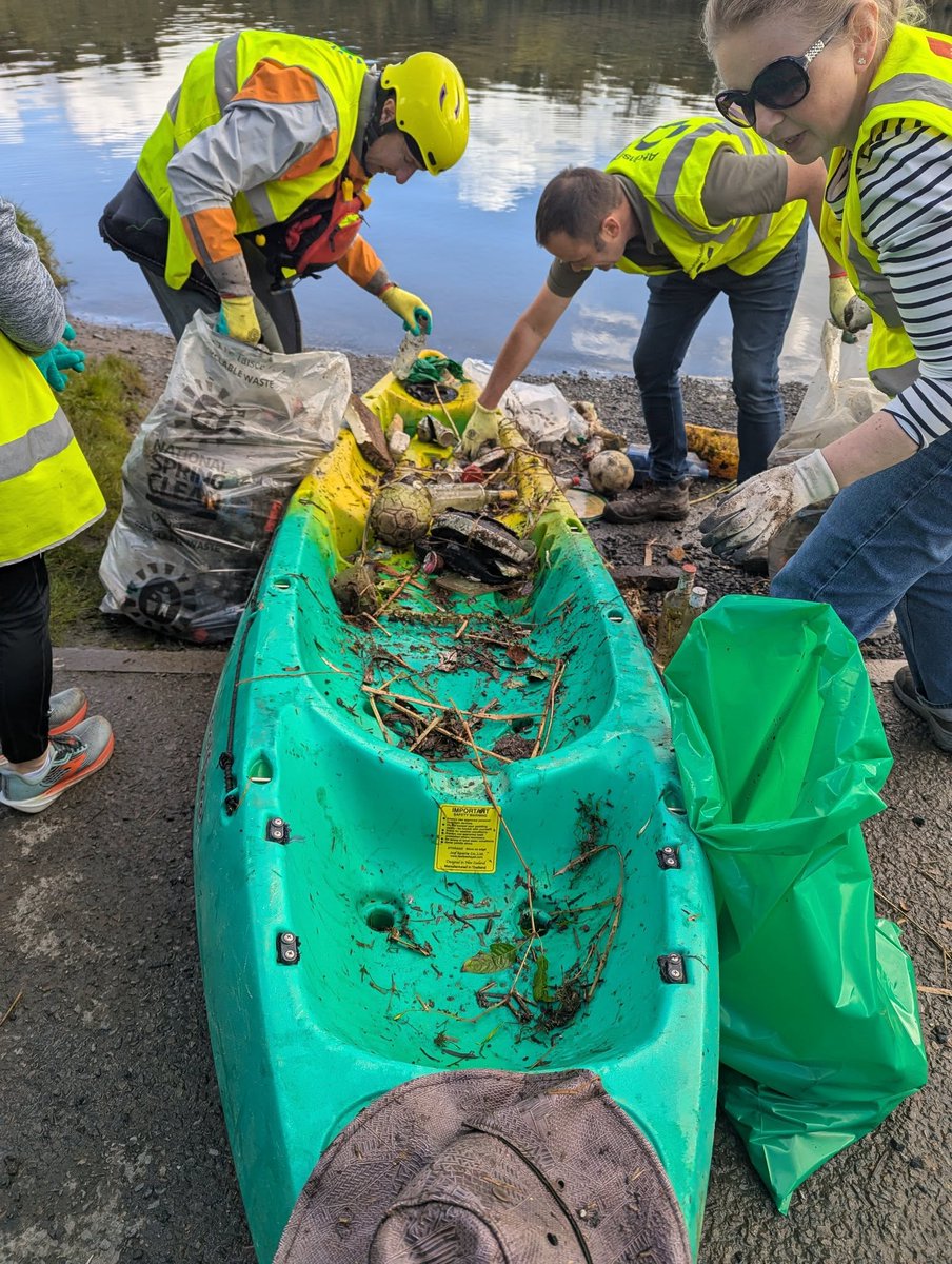 NationalSpringC's tweet photo. 20+ volunteers from Tidy Towns Enniscorthy, Edermine Ferry Rowing Club, Sustainable Enniscorthy & https://t.co/Nwfhl7Ouer hit the water ๐ฃโโ๏ธ
23 bags of rubbish collected, with 60 glass bottles & 20 cans recycled โป๏ธ
Amazing effort ๐ฅฒ
#SDGsIreland #NationalSpringClean #SpringClean25 https://t.co/vjJPwBDv0B