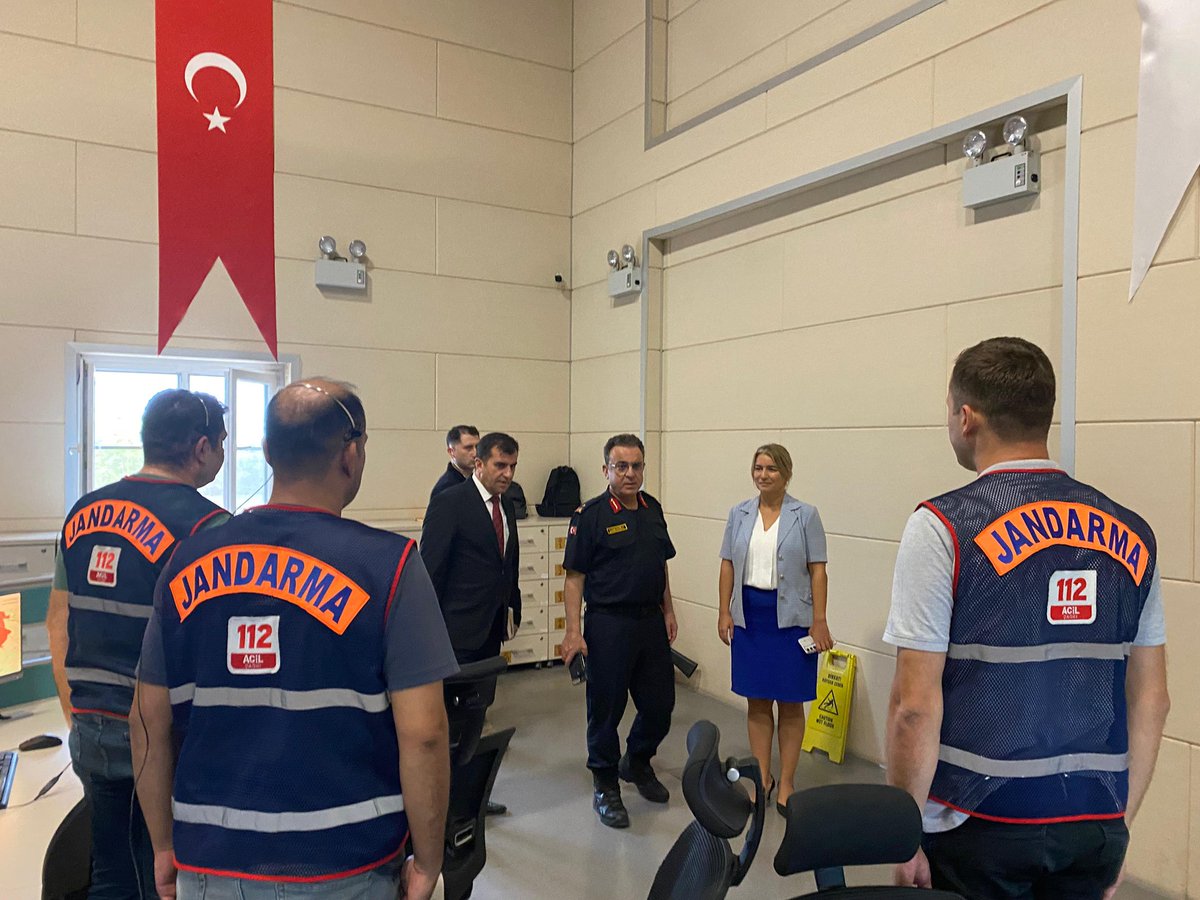 Aydın 112 Acil Çağrı Merkezi (@aydin112acm) on Twitter photo İl Jandarma Komutanı Tuğgeneral Sayın Necip ÇARIKCIOĞLU, Acil Çağrı Merkezini ziyaret ederek çalışmalar hakkında bilgi aldı.
<a href="/112teknumara/">112 Acil Çağrı Merkezleri</a>
<a href="/illeridaresi/">İller İdaresi Genel Müdürlüğü</a>
<a href="/TC_icisleri/">T.C. İçişleri Bakanlığı</a> İl Jandarma Komutanı Tuğgeneral Sayın Necip ÇARIKCIOĞLU, Acil Çağrı Merkezini ziyaret ederek çalışmalar hakkında bilgi aldı.
<a href="/112teknumara/">112 Acil Çağrı Merkezleri</a>
<a href="/illeridaresi/">İller İdaresi Genel Müdürlüğü</a>
<a href="/TC_icisleri/">T.C. İçişleri Bakanlığı</a>