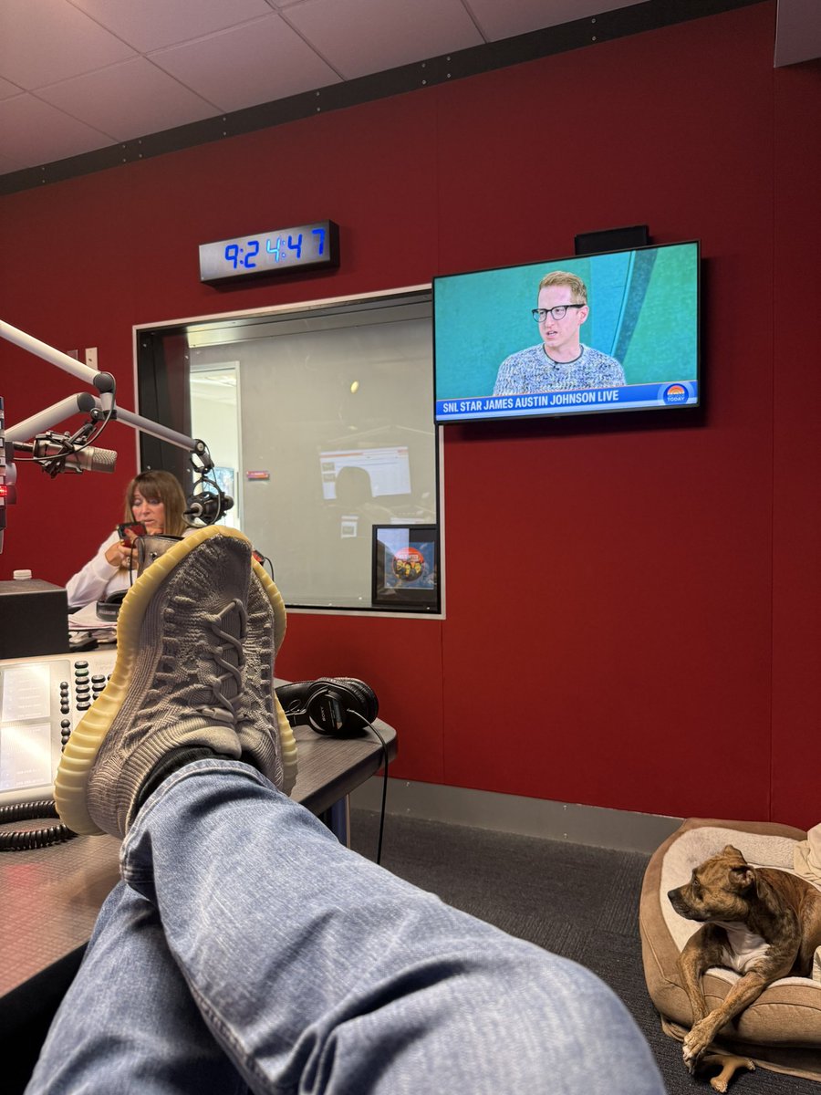 #ad Monday morning in the <a href="/995WYCD/">99.5 WYCD</a> studio with <a href="/Xfinity/">Xfinity</a>  This is how we chill after the show.  We have a few tv’s on in our studio.  Thank you #Xfinity